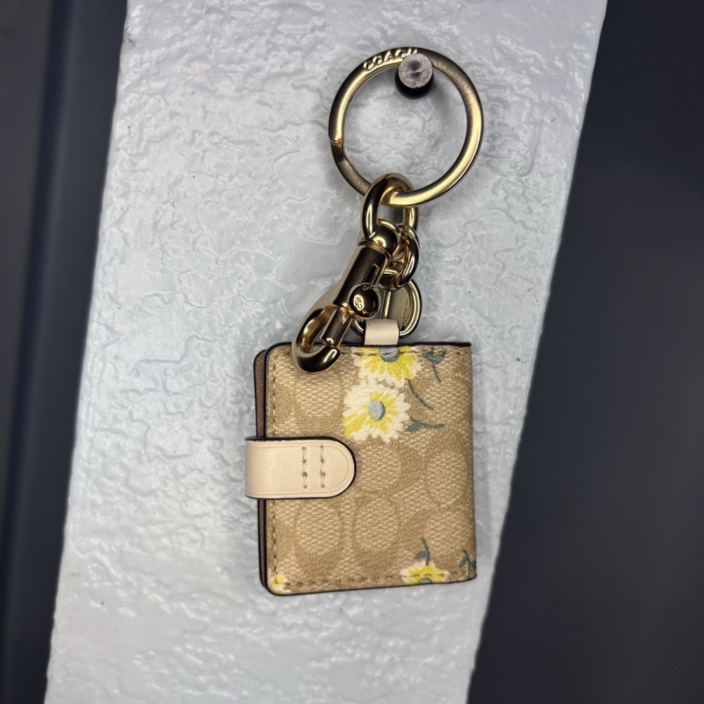 Coach Beige Sunflower Flower Signature Leather Photo Frame Keychain Purse Charm - Picture 2 of 3